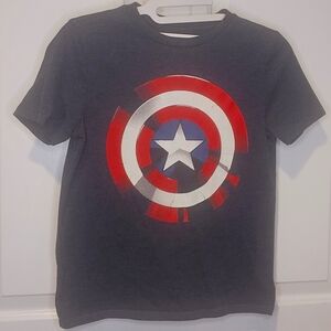 Gap Marvel kids tshirt, boys size Medium (8). Caption America shirt.